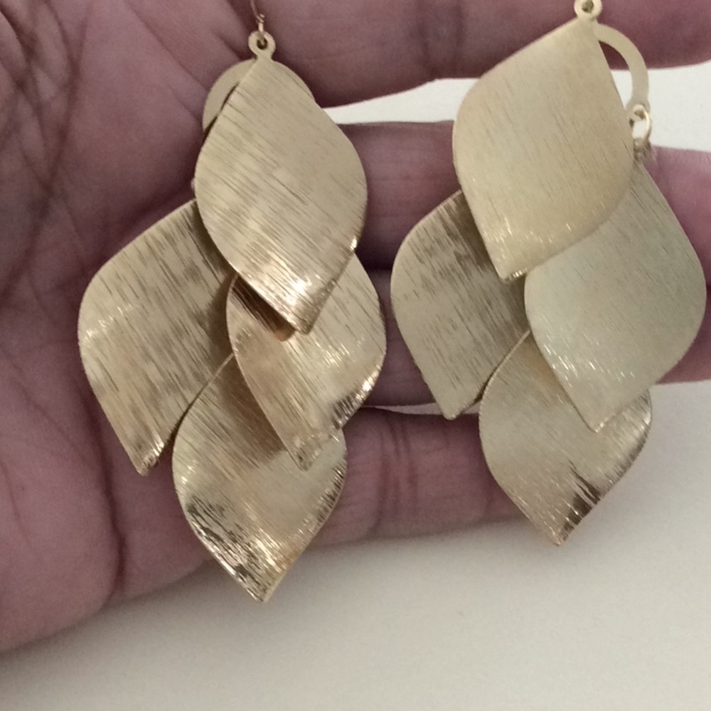 Satin gold tone leaf dangles earrings new